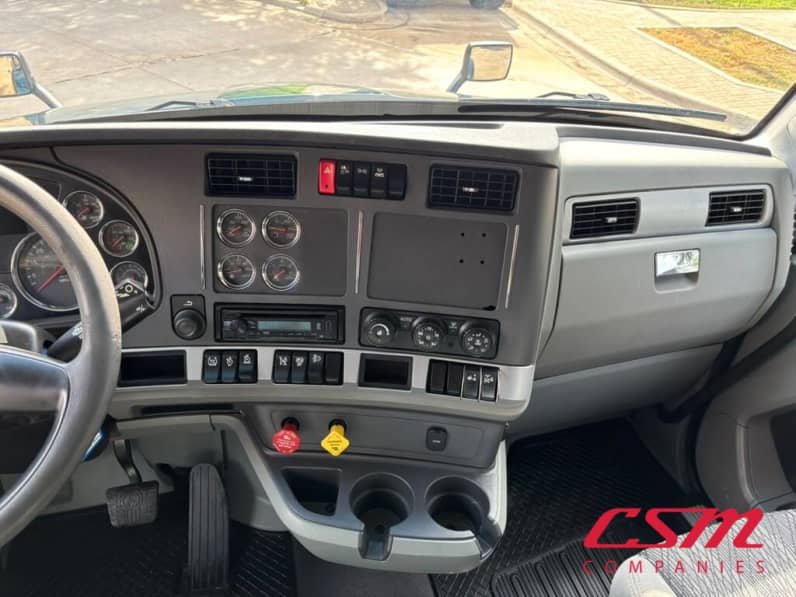 Interior radio and navigation system for this 2022 Kenworth T680 (Stock number: UNJ471145)