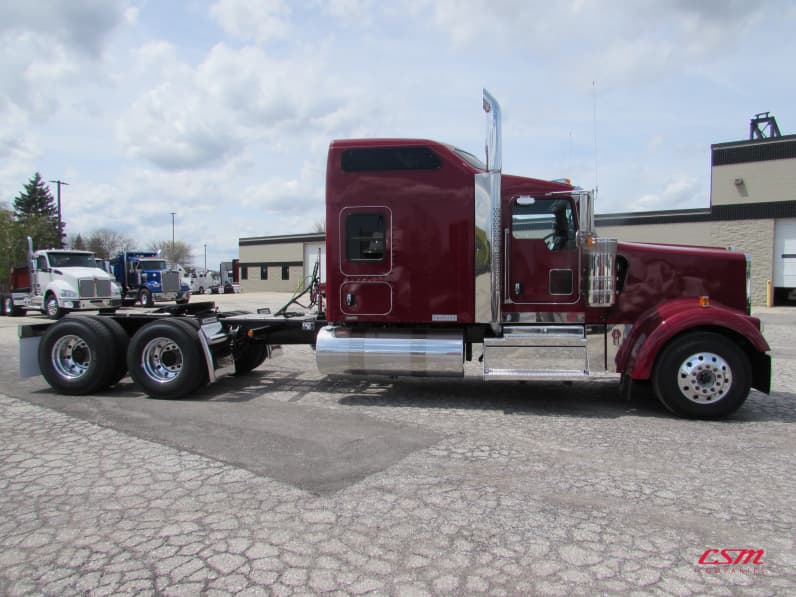 Exterior full passenger side for this 2027 Kenworth W900L (Stock number: VR234525)