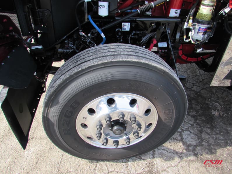 Passenger side front tire tread for this 2027 Kenworth W900L (Stock number: VR234525)
