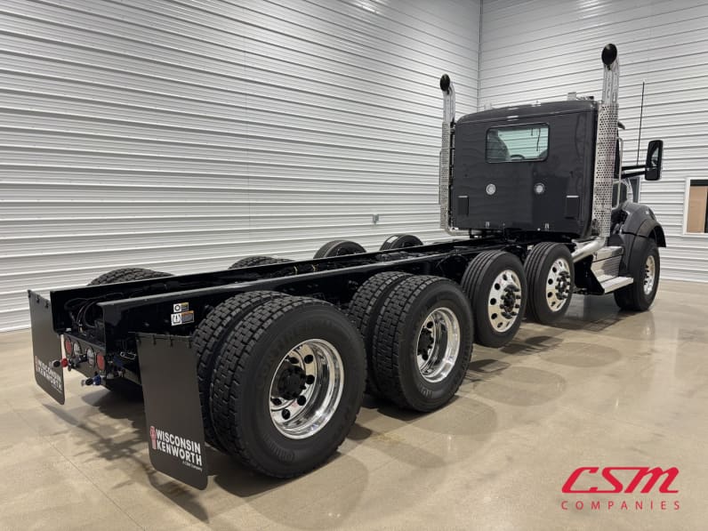Exterior rear passenger side for this 2027 Kenworth T880 (Stock number: VJ264162)