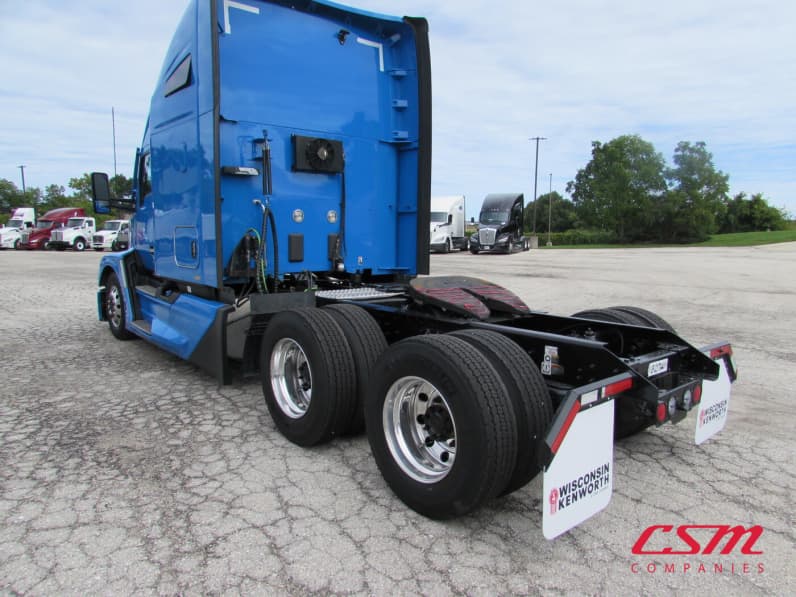 Exterior rear driver side for this 2023 Kenworth T680 (Stock number: UPJ217044)