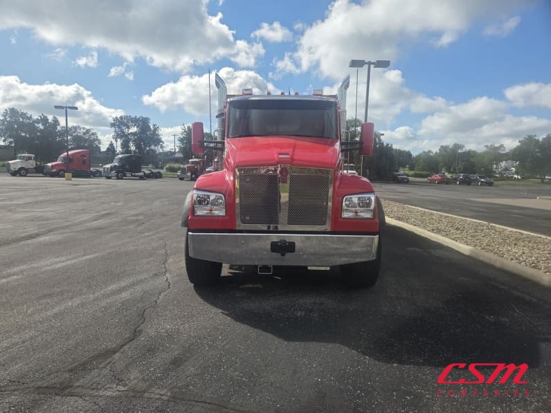 Exterior full front view for this 2026 Kenworth T880S (Stock number: TJ229162)