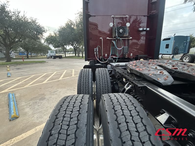 Driver side rear frame and tire tread for this 2022 Kenworth T680 (Stock number: UNJ471098)