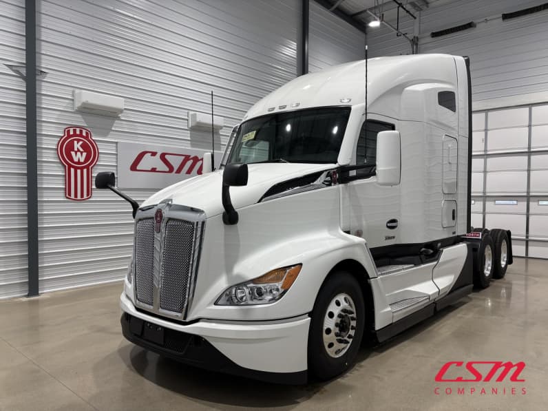 Exterior front drivers side for this 2027 Kenworth T680 Short Hood (Stock number: VJ275476)
