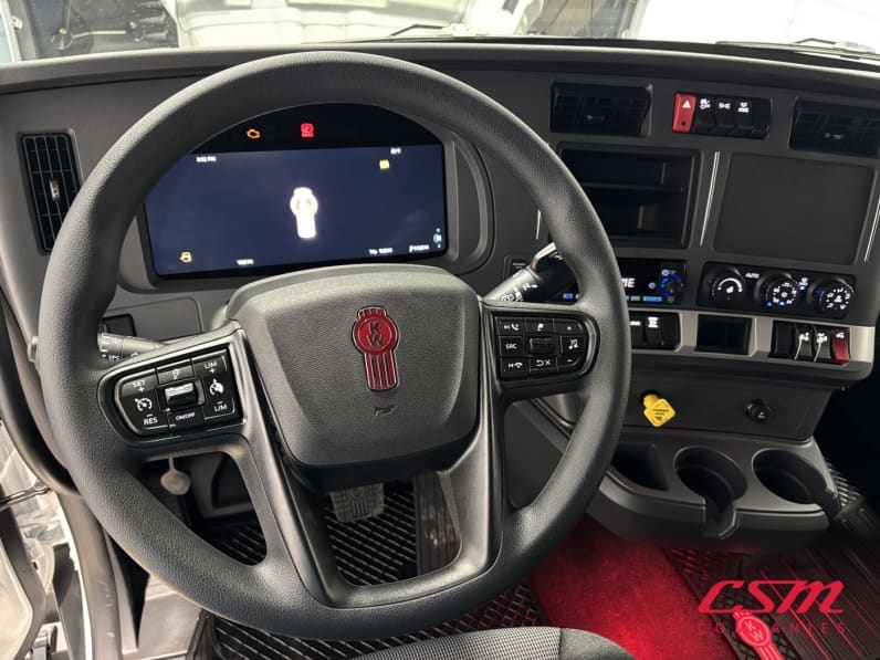 Interior dash for this 2027 Kenworth T680 Short Hood (Stock number: VJ275480)