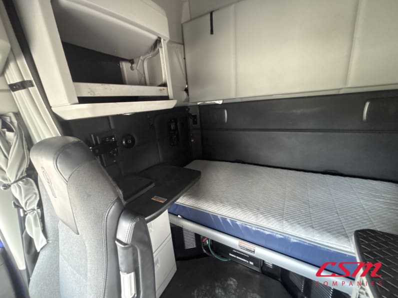 Interior passenger side sleeper for this 2023 Kenworth T680 (Stock number: UPJ216888)