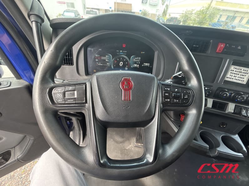 Interior steering wheel for this 2023 Kenworth T680 (Stock number: UPJ216888)