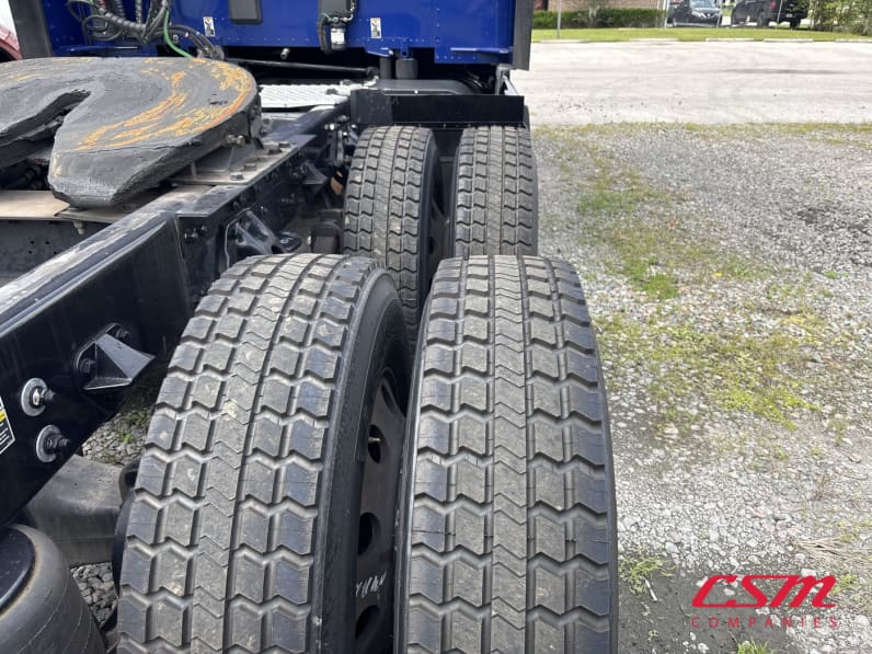 Passenger side rear frame and tire tread for this 2023 Kenworth T680 (Stock number: UPJ216888)