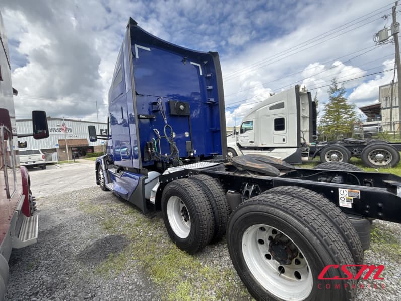 Exterior rear driver side for this 2023 Kenworth T680 (Stock number: UPJ216888)