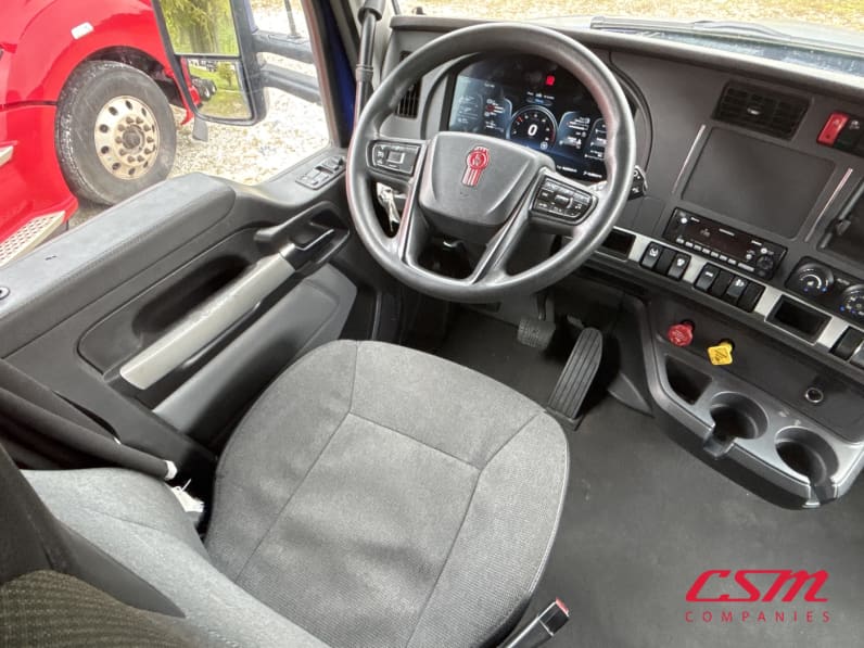 Interior dash for this 2023 Kenworth T680 (Stock number: UPJ217036)
