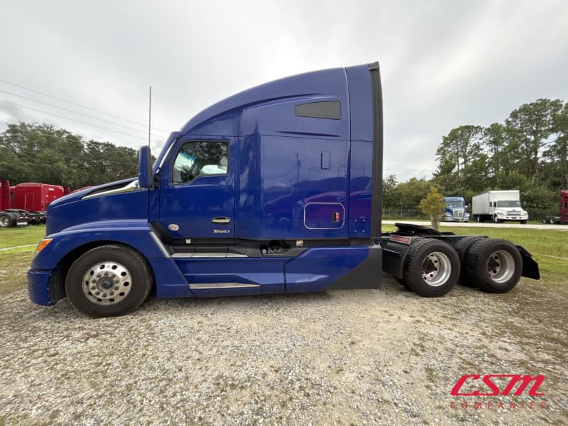 Exterior full driver side for this 2023 Kenworth T680 (Stock number: UPJ217036)