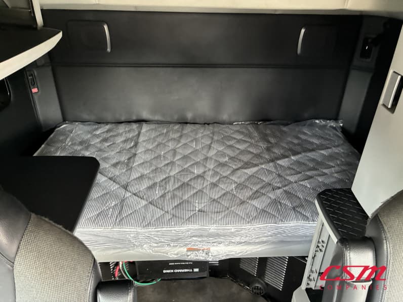 Interior wide sleeper view for this 2023 Kenworth T680 (Stock number: UPJ216883)