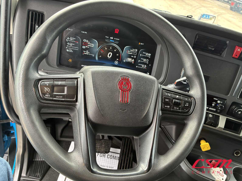 Interior dash for this 2023 Kenworth T680 (Stock number: UPJ216883)