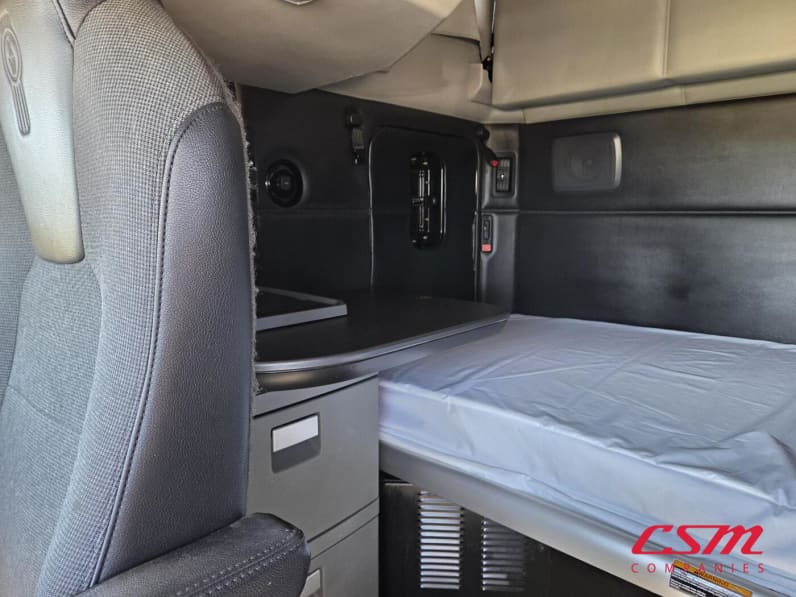 Interior passenger side sleeper for this 2023 Kenworth T680 (Stock number: UPJ216993)
