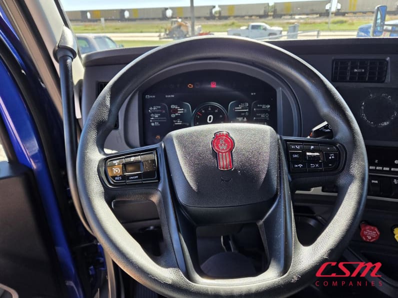 Interior dash for this 2023 Kenworth T680 (Stock number: UPJ216993)