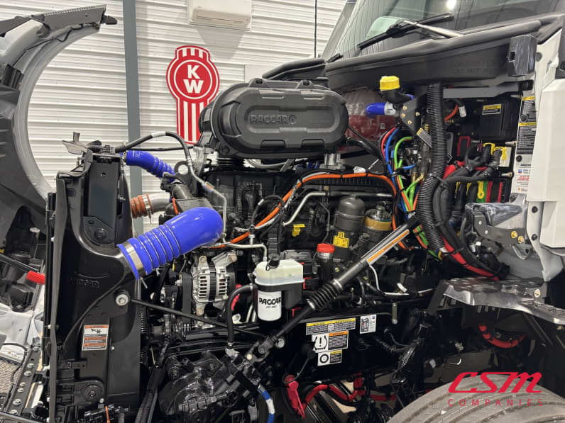 Drivers side engine for this 2027 Kenworth T680 Short Hood (Stock number: VJ275478)