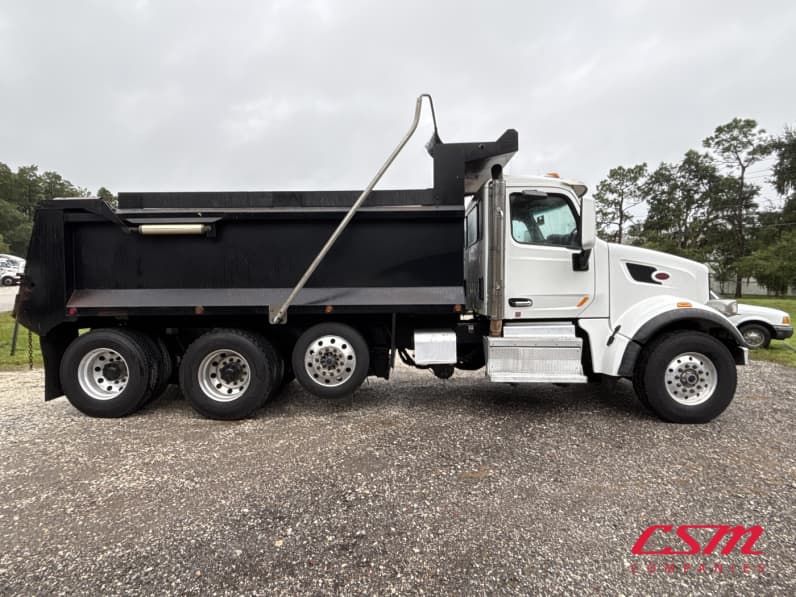 Exterior full passenger side for this 2019 Peterbilt 567 (Stock number: UKD261348)