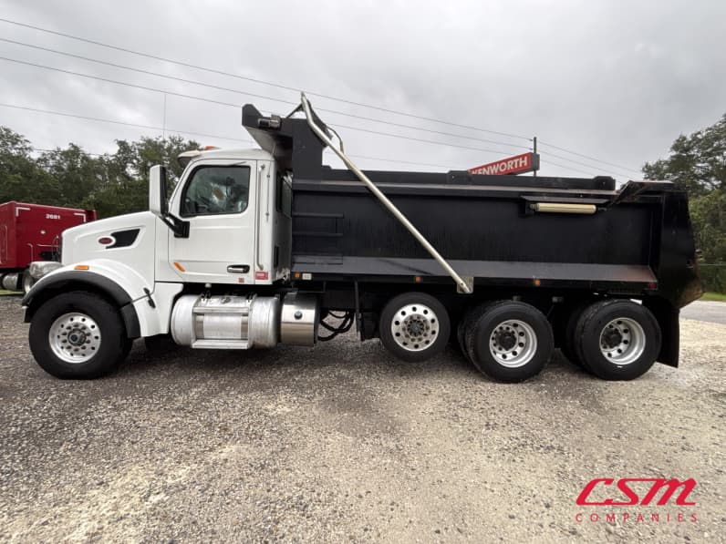 Exterior full driver side for this 2019 Peterbilt 567 (Stock number: UKD261348)