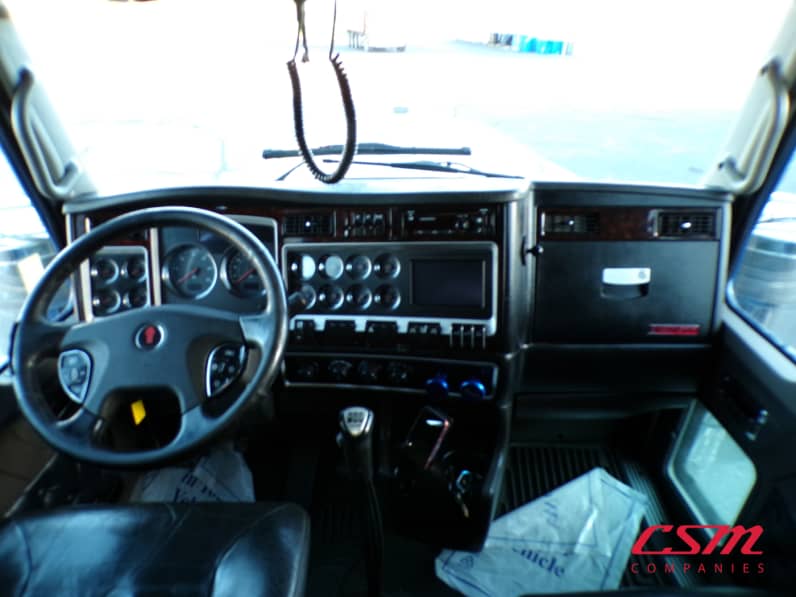 Interior cockpit for this 2020 Kenworth W900L (Stock number: ULR383153)