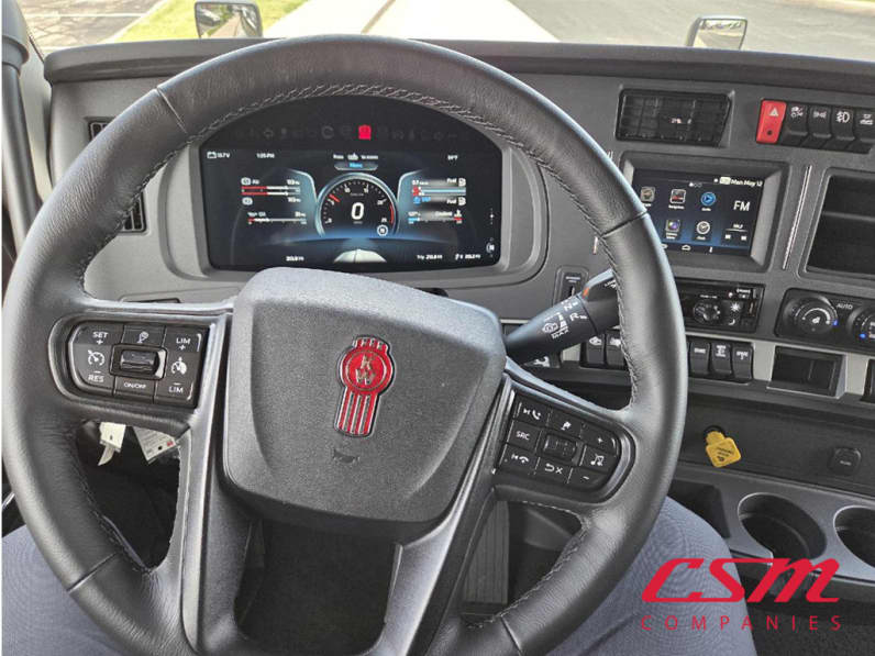 Interior steering wheel for this 2025 Kenworth T680 (Stock number: SJ131673)