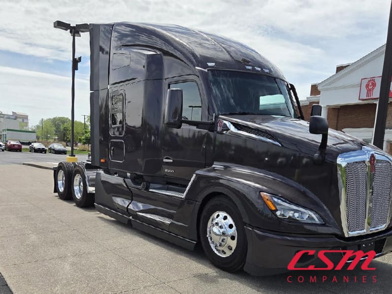 Exterior front passenger side for this 2025 Kenworth T680 (Stock number: SJ131673)