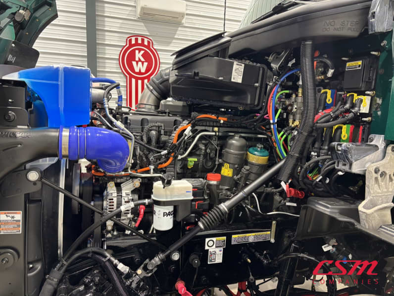 Drivers side engine for this 2027 Kenworth T880 Short Hood (Stock number: VJ278277)