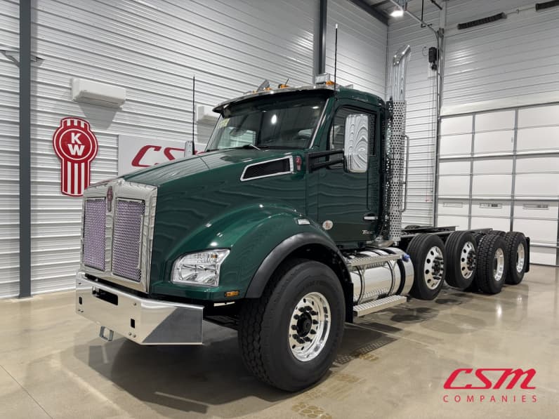 Exterior front drivers side for this 2027 Kenworth T880 Short Hood (Stock number: VJ278277)