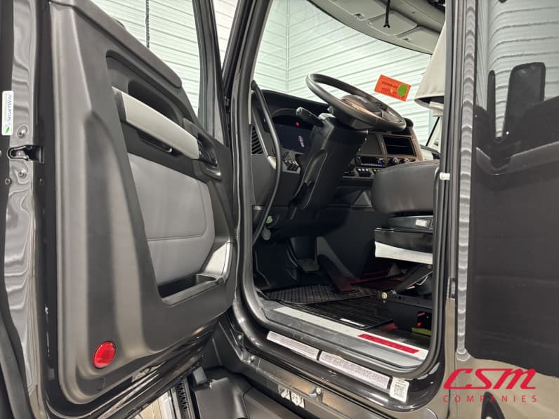 Drivers side door open for this 2027 Kenworth T680 (Stock number: VJ278331)