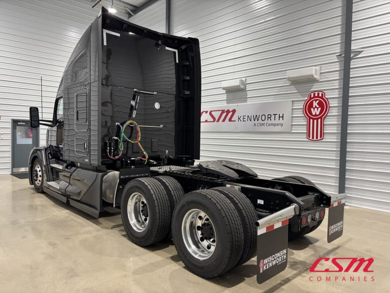 Exterior rear driver side for this 2027 Kenworth T680 (Stock number: VJ278331)