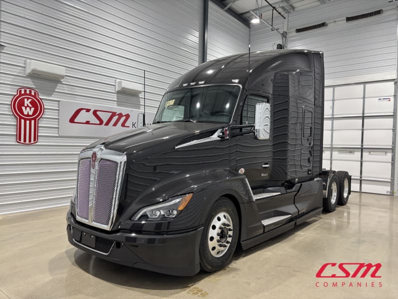 Exterior front drivers side for this 2027 Kenworth T680 (Stock number: VJ278331)
