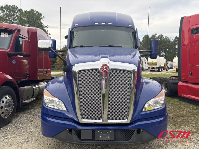 Exterior full front view for this 2023 Kenworth T680 (Stock number: UPJ217036)