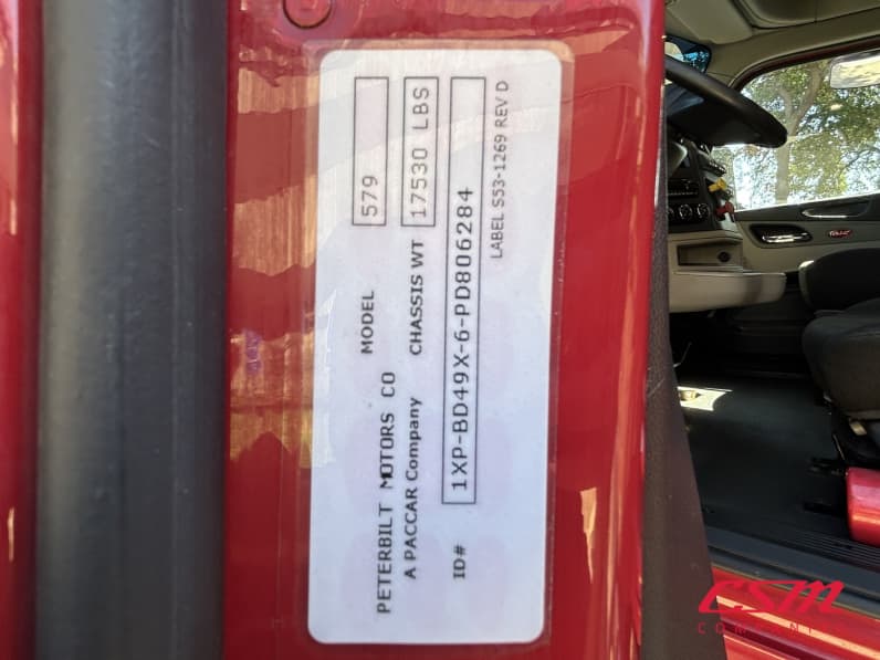 VIN tag for this 2023 Peterbilt 579 (Stock number: UPD806284)