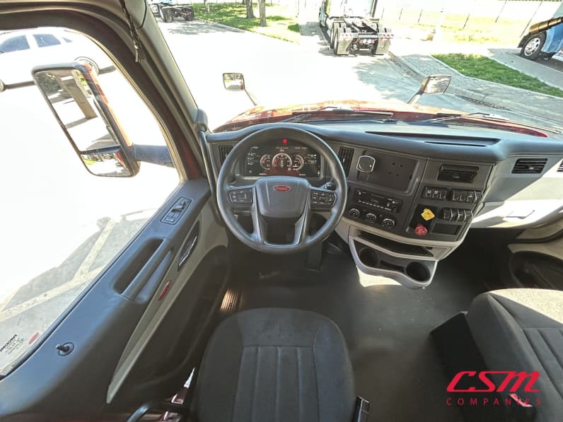 Interior dash for this 2023 Peterbilt 579 (Stock number: UPD806284)