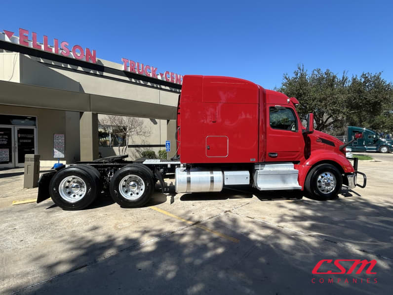 Exterior full passenger side for this 2023 Peterbilt 579 (Stock number: UPD806284)