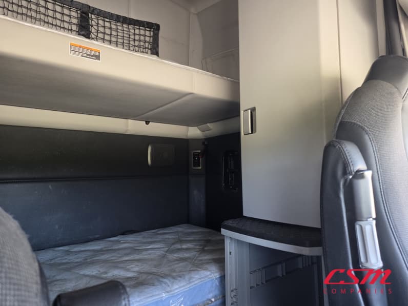 Interior driver side sleeper for this 2023 Kenworth T680 (Stock number: UPJ216776)