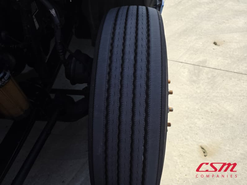 Driver side front tire tread for this 2023 Kenworth T680 (Stock number: UPJ216776)