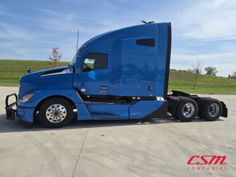 Exterior full driver side for this 2023 Kenworth T680 (Stock number: UPJ216776)