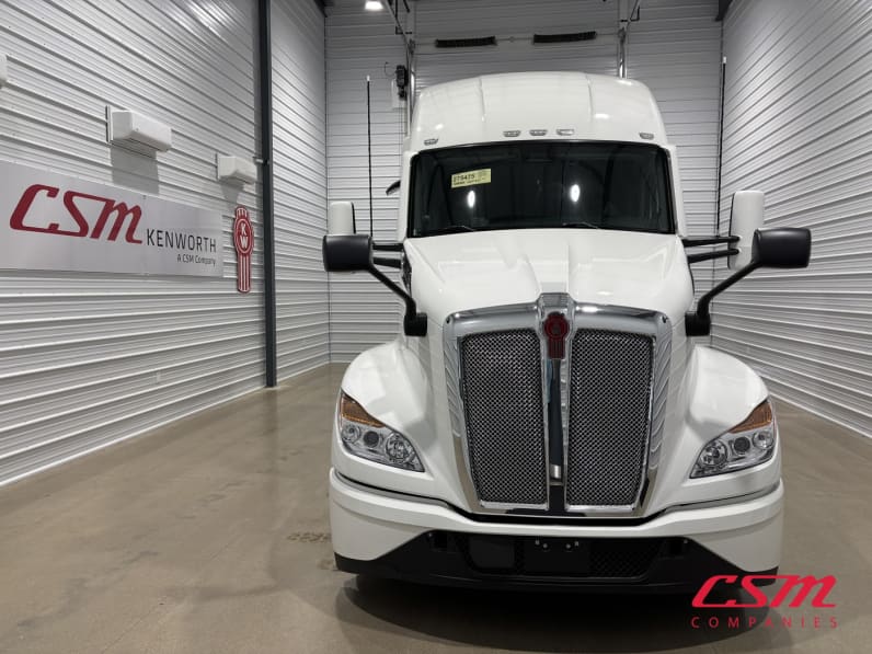 Exterior full front view for this 2027 Kenworth T680 Short Hood (Stock number: VJ275479)