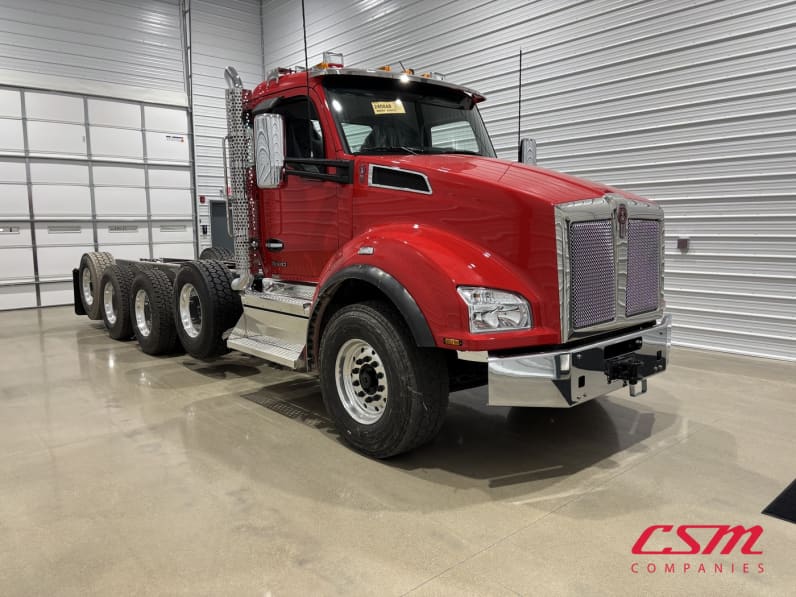 Exterior front passenger side for this 2027 Kenworth T880 (Stock number: VJ275531)