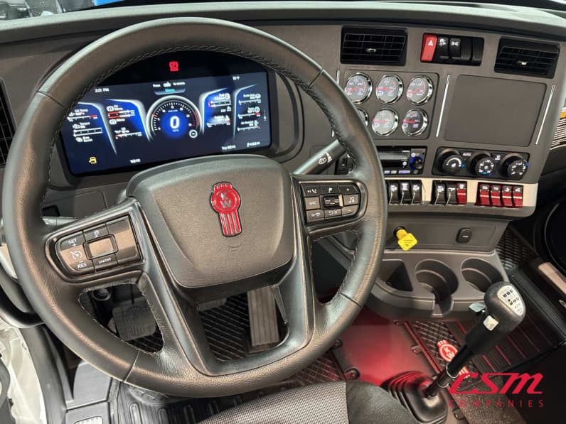 Interior dash for this 2027 Kenworth T880 (Stock number: VJ275521)