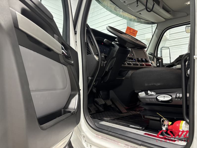 Drivers side door open for this 2027 Kenworth T880 (Stock number: VJ275521)