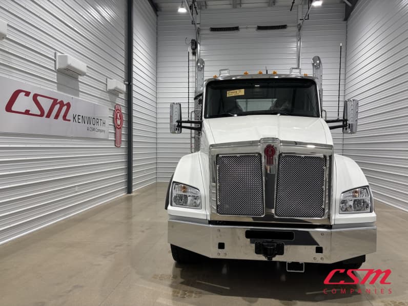 Exterior full front view for this 2027 Kenworth T880 (Stock number: VJ275521)