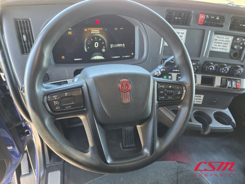Interior steering wheel for this 2023 Kenworth T680 (Stock number: UPJ216963)