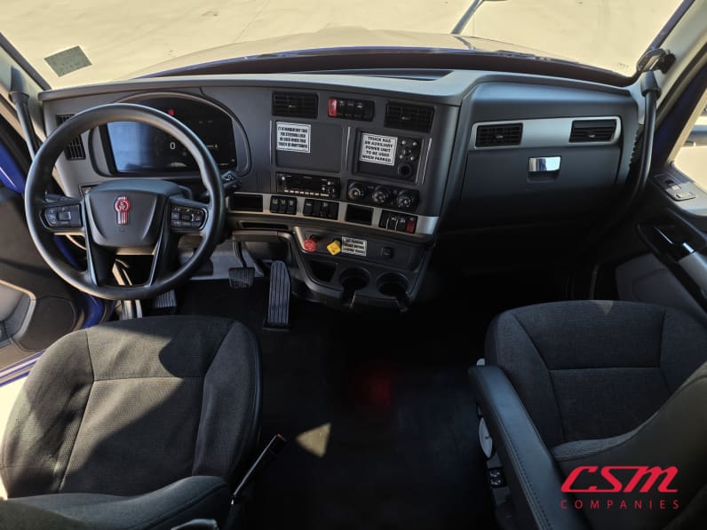 Interior cockpit for this 2023 Kenworth T680 (Stock number: UPJ216963)