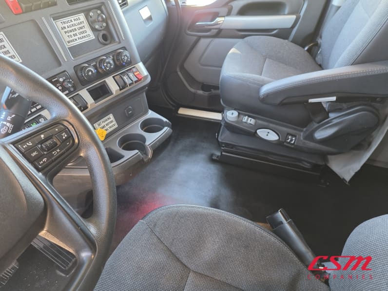 Interior seats for this 2023 Kenworth T680 (Stock number: UPJ216963)