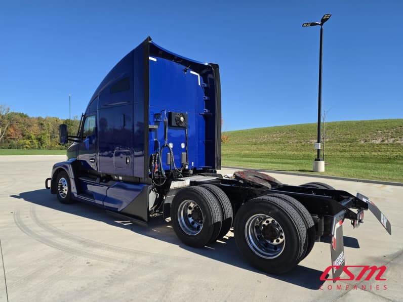 Exterior rear driver side for this 2023 Kenworth T680 (Stock number: UPJ216963)