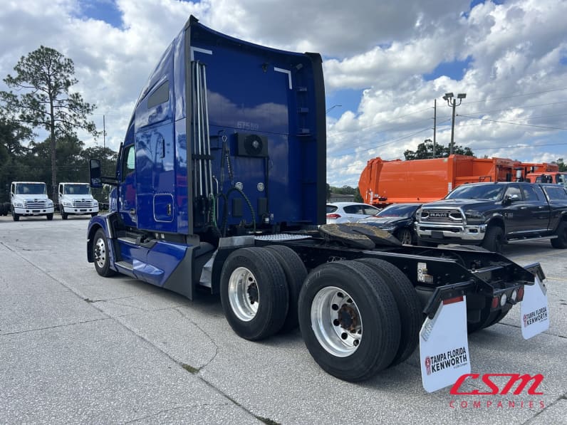 Exterior rear driver side for this 2023 Kenworth T680 (Stock number: UPJ216917)
