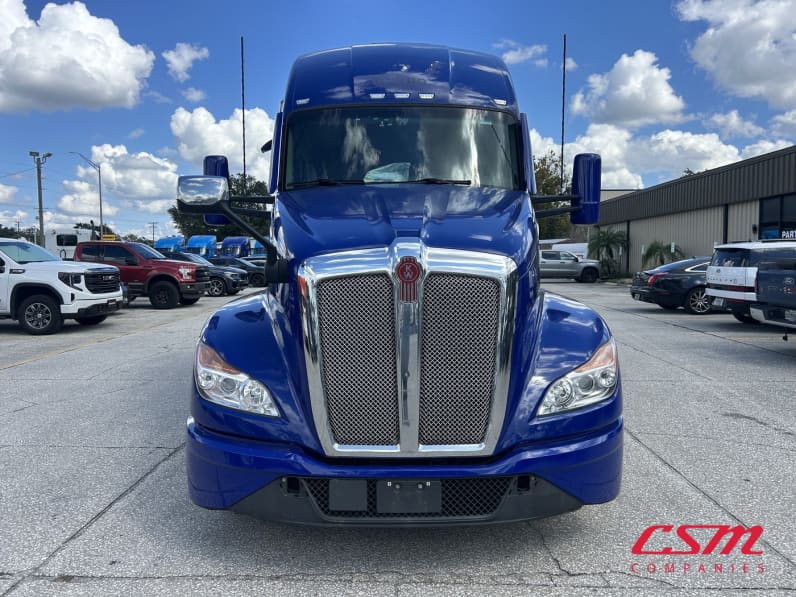 Exterior full front view for this 2023 Kenworth T680 (Stock number: UPJ216917)