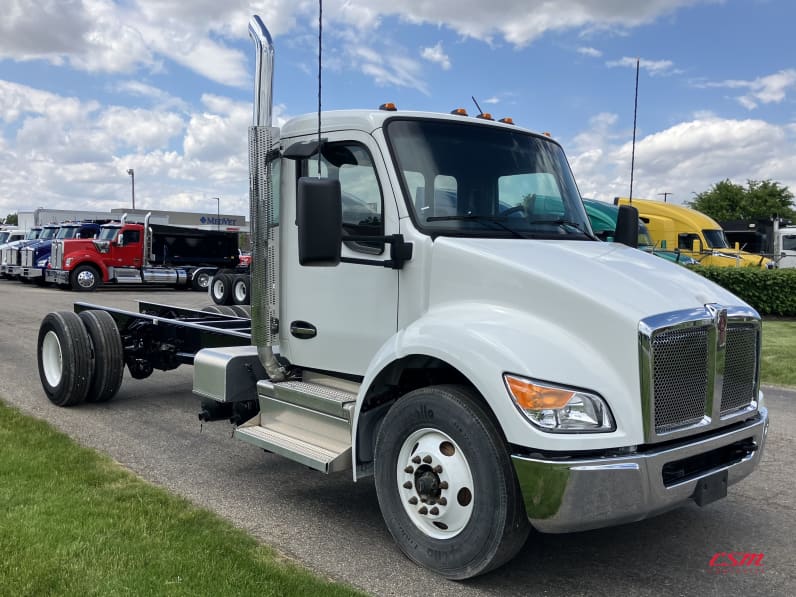 Exterior front passenger side for this 2025 Kenworth T280 (Stock number: SM138600)