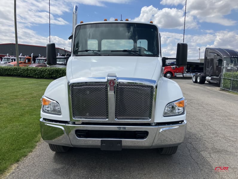 Exterior full front view for this 2025 Kenworth T280 (Stock number: SM138600)